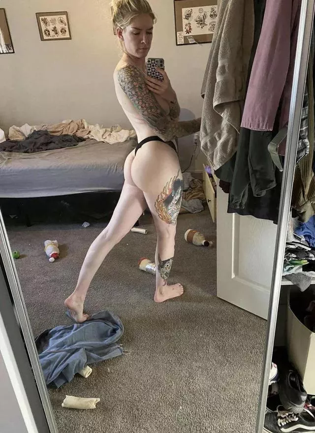 22F First time posting here! You can be nice (or naughty!)