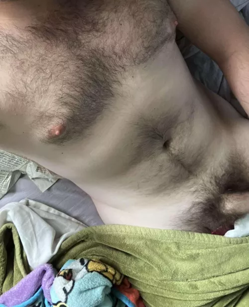 [24] Dom top here, fit, hung and full of cum but chill as hell. Lookin for cute, 18-19 bottoms looking to explore. Femboys, young jocks, skater bois, all welcome. Former lax bro, current yoga bro. If you are lookin to get your hands on a dildo I might be