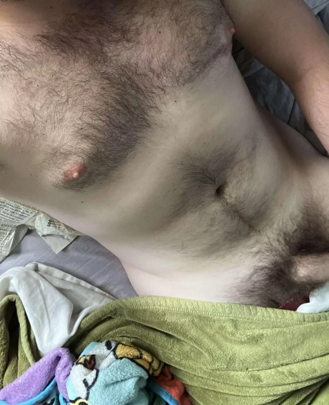 [24] Dom top here, fit, hung and full of cum but chill as hell. Lookin for cute, 18-19 bottoms looking to explore. Femboys, young jocks, skater bois, all welcome. Former lax bro, current yoga bro. If you are lookin to get your hands on a dildo I might be