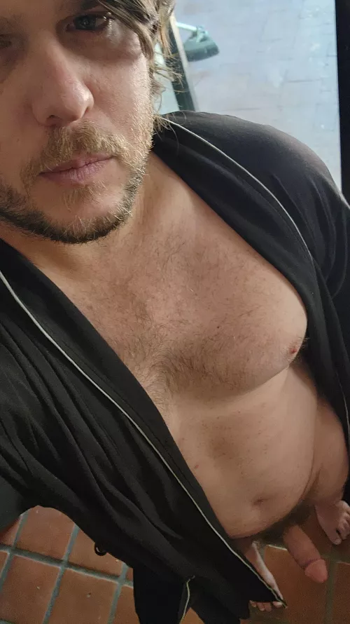 33 big bro type, dadbod looking for longterm/bromance. Gaming buds? More on profile. Be real and face/verbal+ brojamesdean