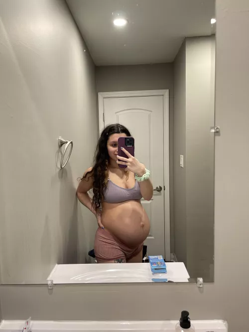 5’4 and all belly 💜