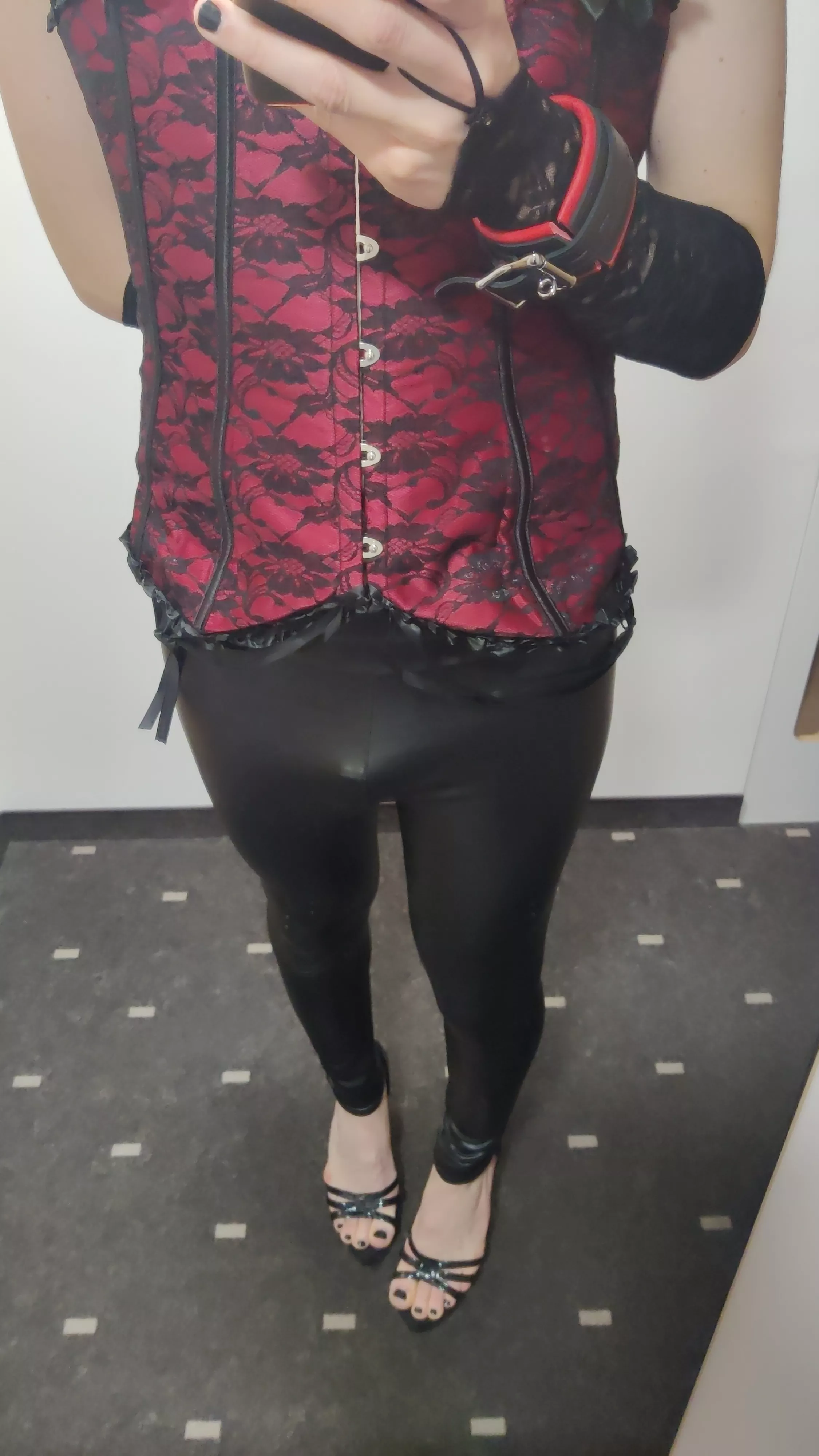 About to meet a guy at a hotel ;)