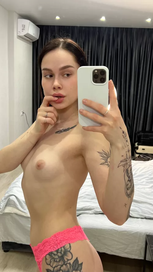 always happy when im taking nudes