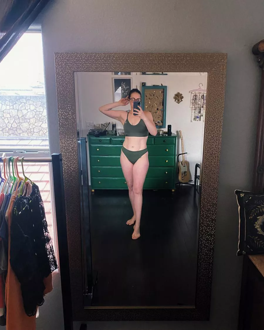 Appreciating the body I’ve worked so hard for ✨😌