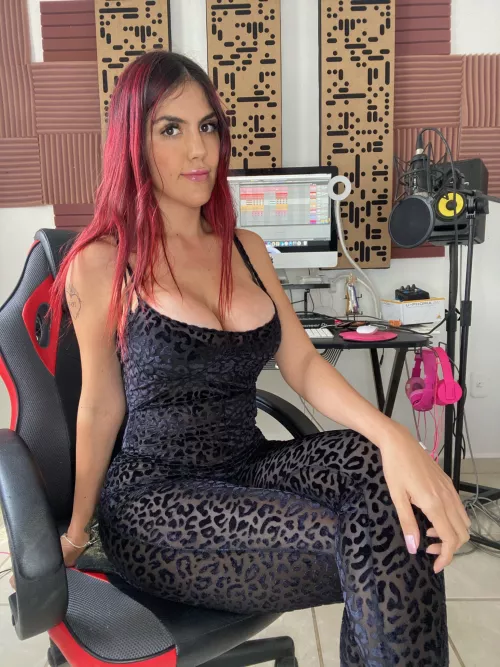 At work right now 🙈 Can't wait to take them off! 😳😈