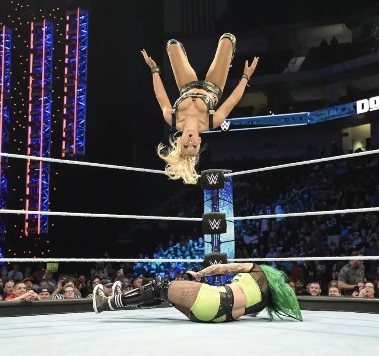 Can all agree Lacey Evans looked great last night 😰