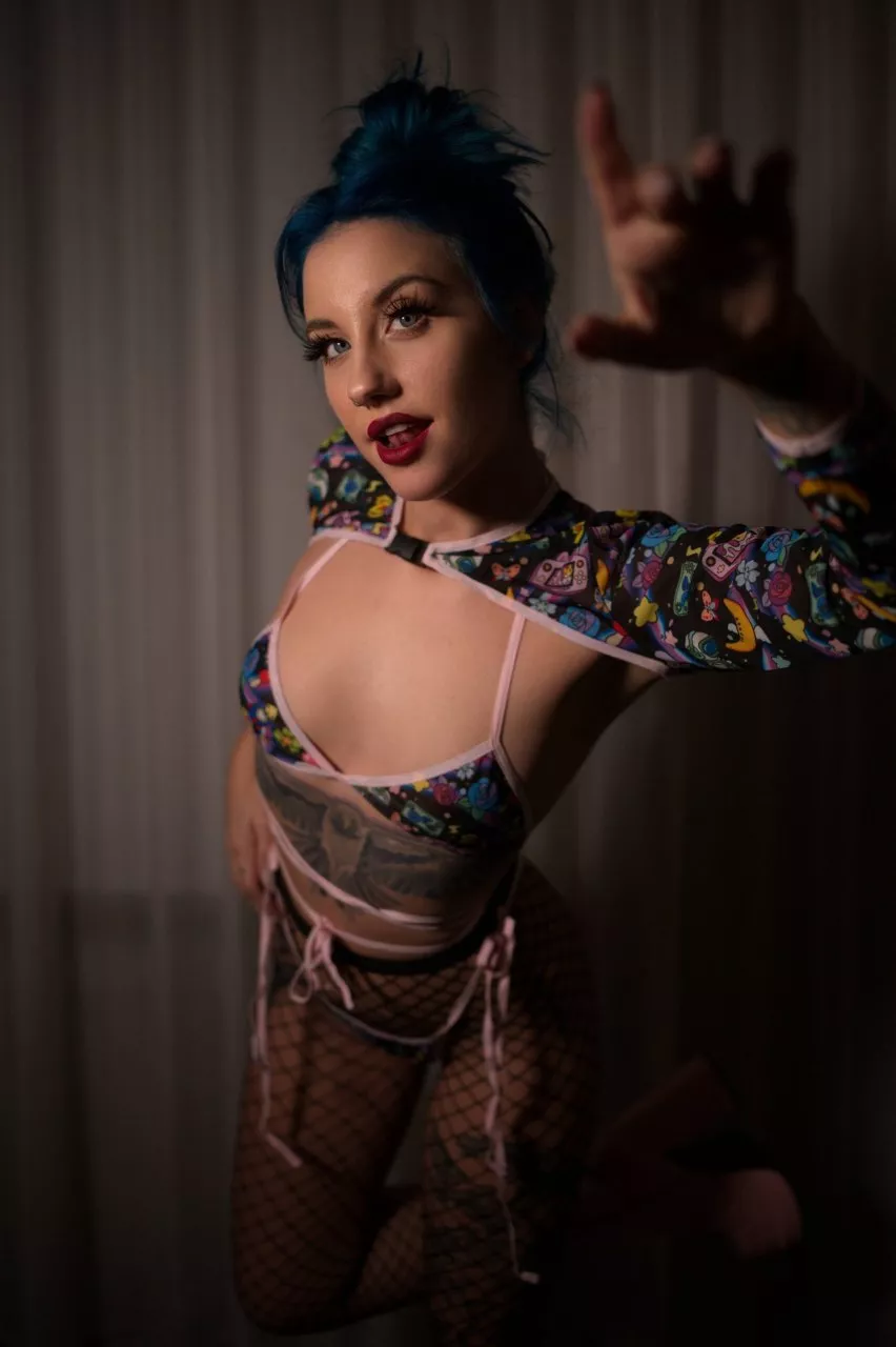 Feeling kinky, wanna have some fun?😈💦 Je me sens coquine, tu veux qu'on s'amuse?😈💦