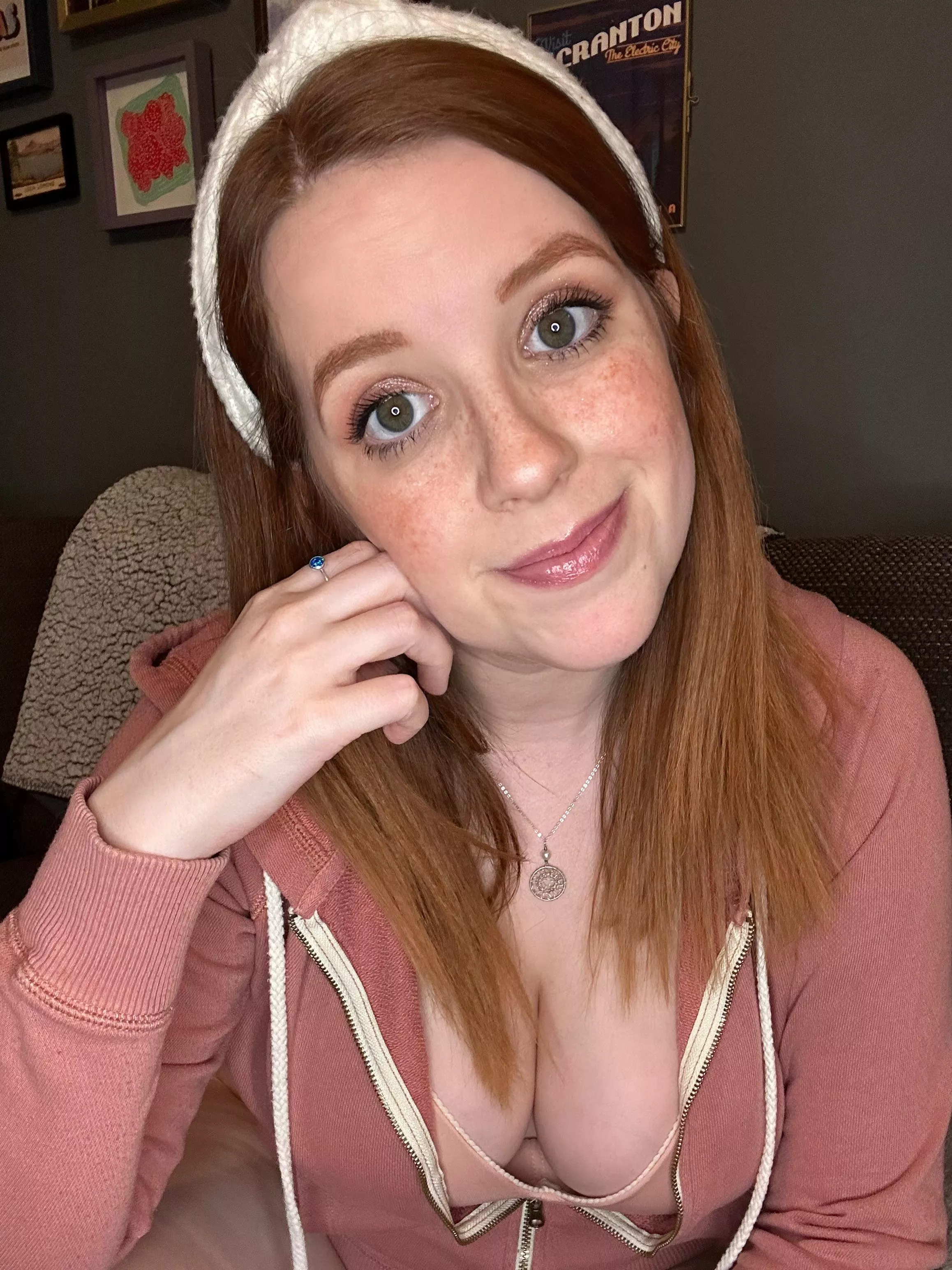 Here to listen, how was your day? 💕