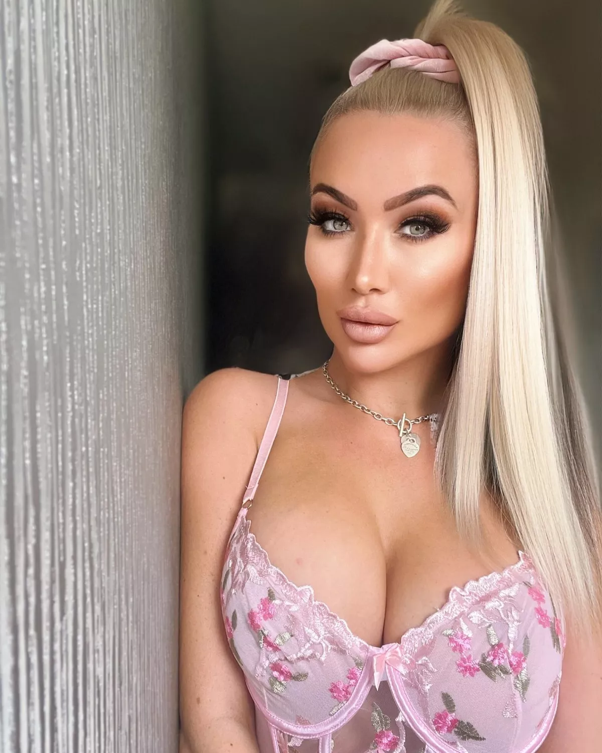 Home wrecking hotties make your dick harder than wifey ever could