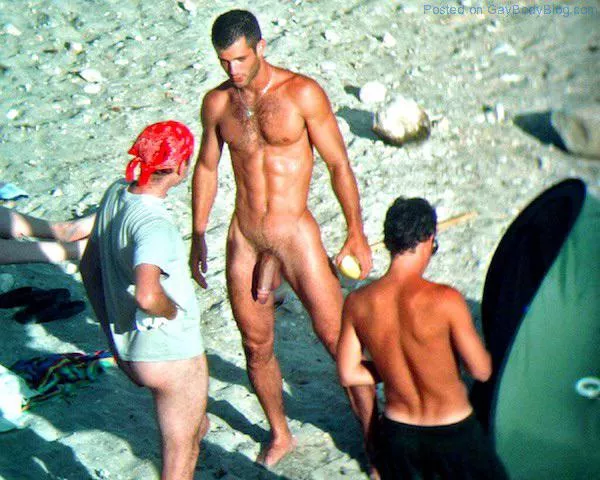 Hunk flaunting his fat softie