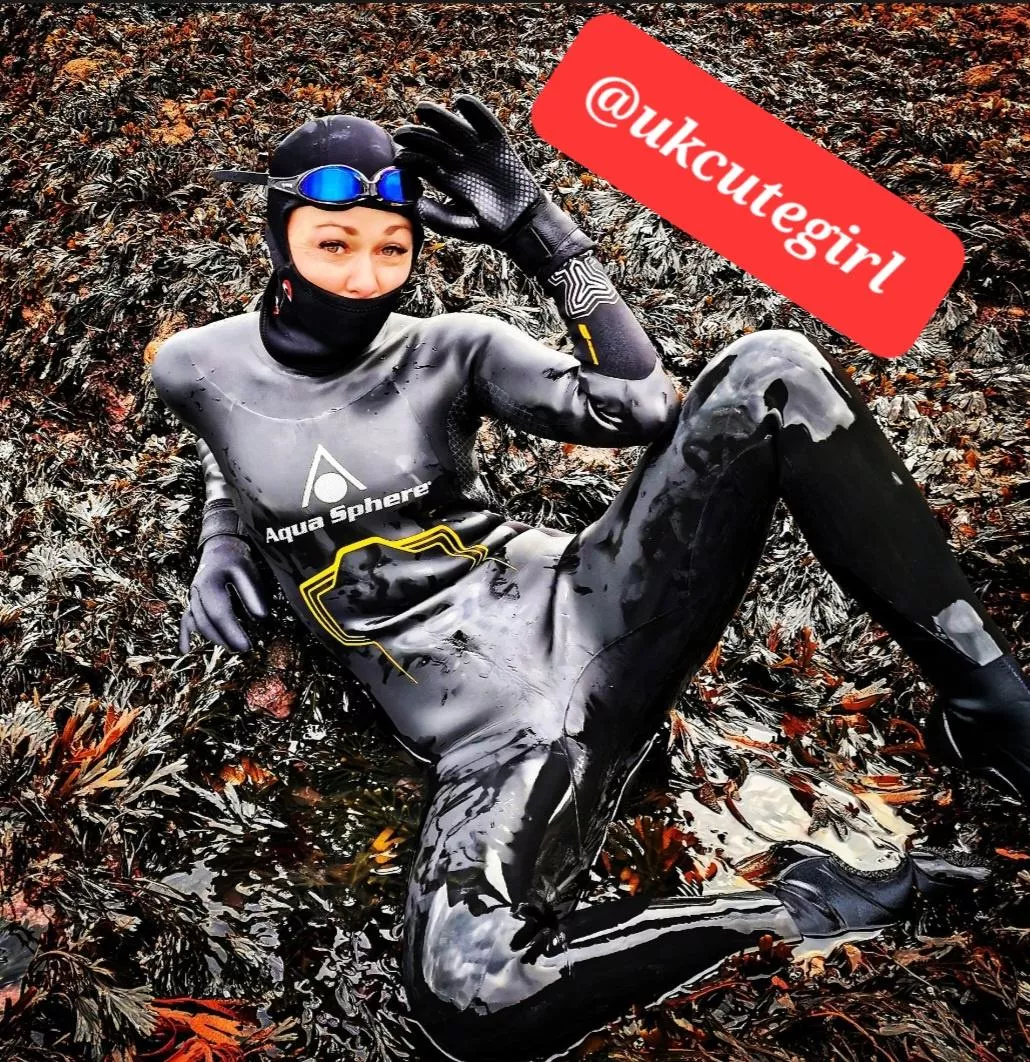 I love to get wet in hoods 💦✨