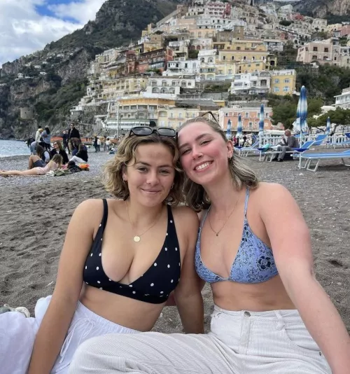 I see four heads in one photo