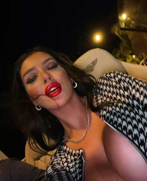 I wanna know your thoughts on my lips..