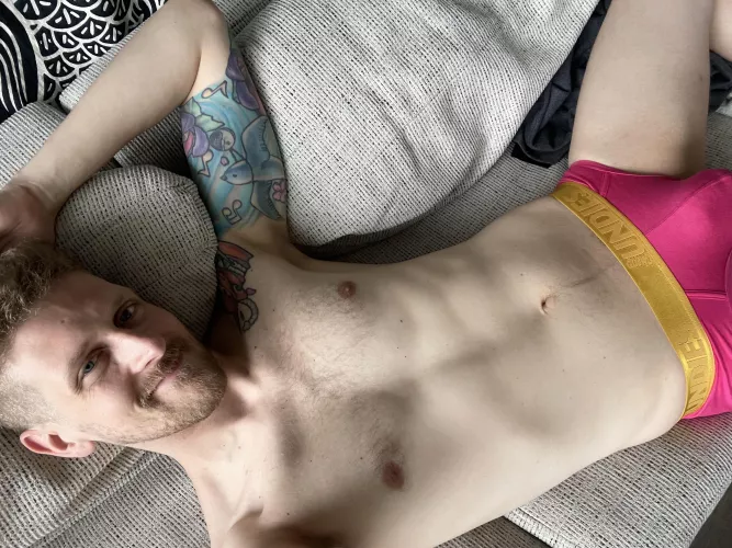 Lounging TwOtter 😋