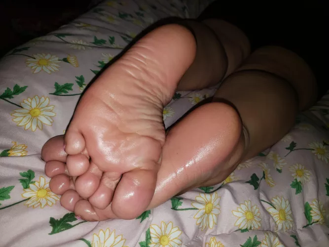 Massage these swollen meaty soles please 😔 Theyre so tired from shopping all day.