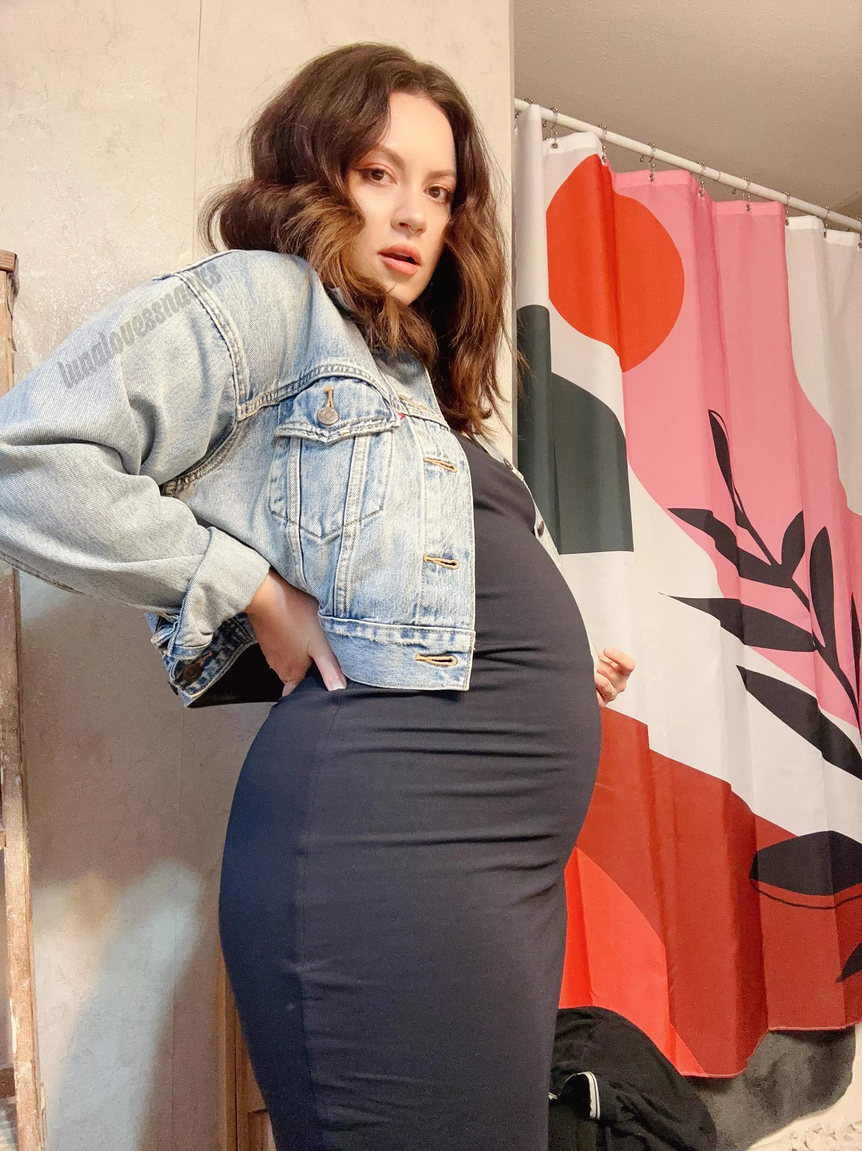 Maybe I shouldn’t have worn such a tight dress last night 😳🥵🙈 would you have taken me home from the party at this point or would you have brought me another treat from the snack table? 🐷