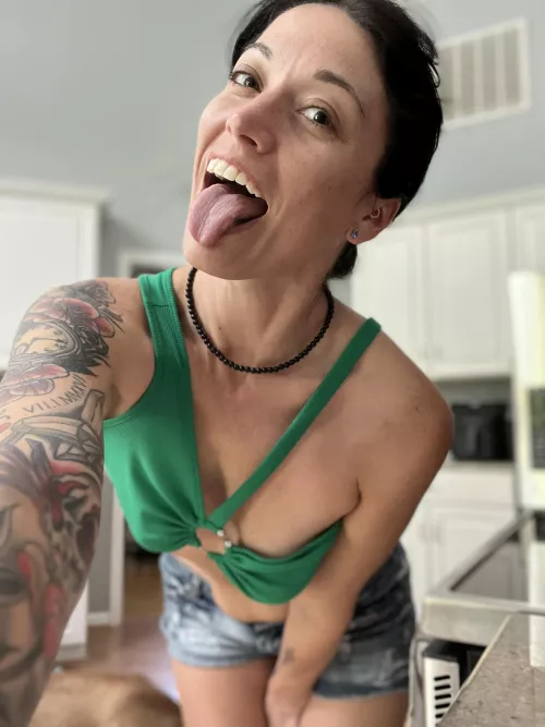 My mouth is open for pleasure 24/7😈