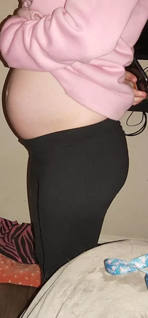 New to this hoping to be able to sell some pictures or whatever else to make money for the baby ❤️