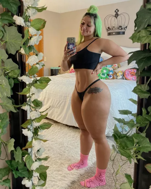 Please tell me who this is