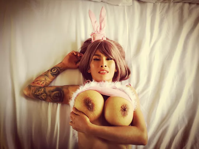 Pop goes the titty ;)