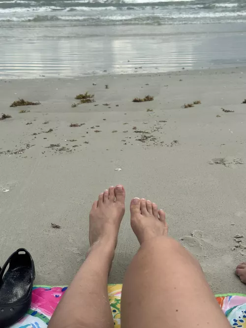 Sandy toes