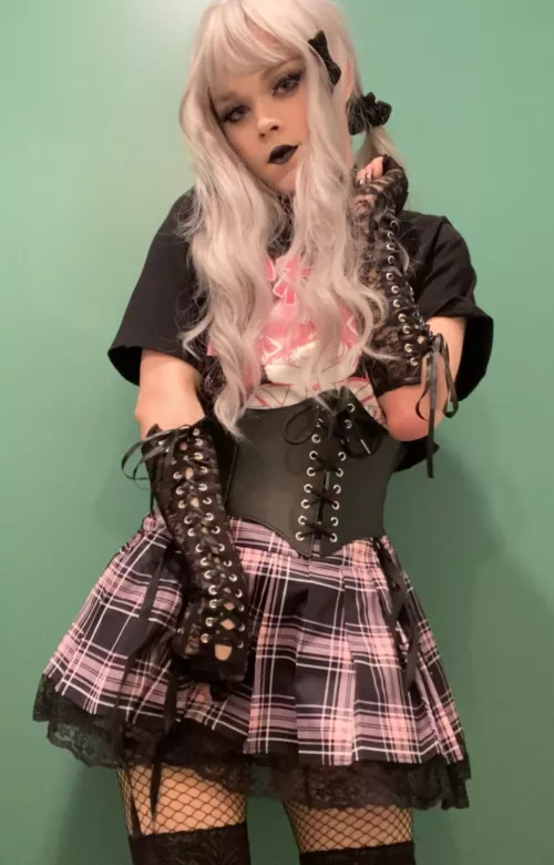 Skirts are just too cute for boys like me not to wear them, dont you think?☺️🖤