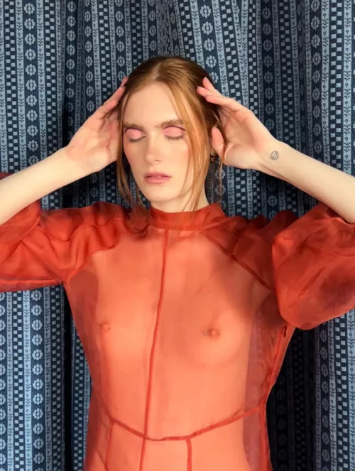 This redhead has cute tits