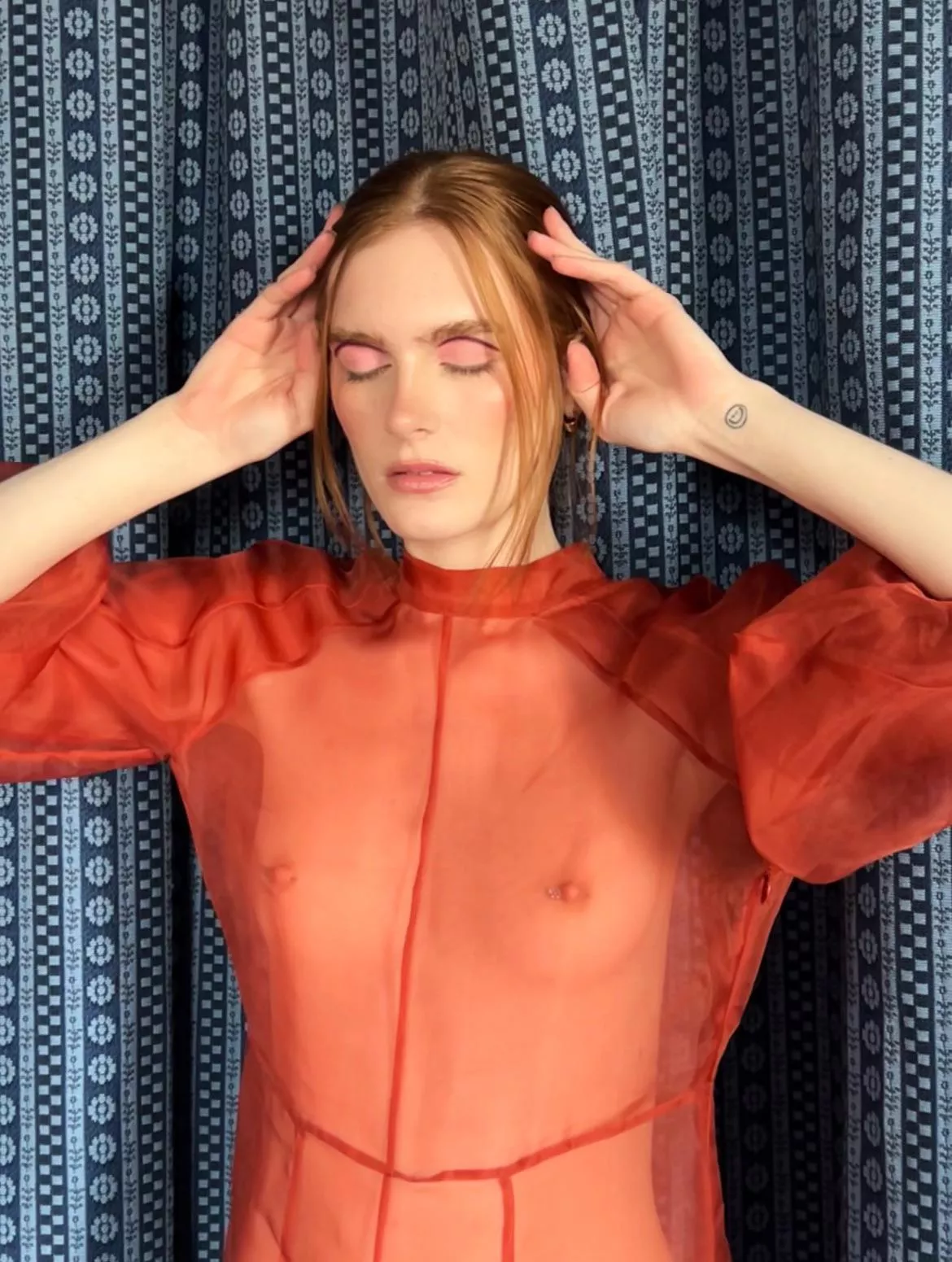 This redhead has cute tits