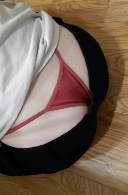 Took a break from cleaning to show off some tail!