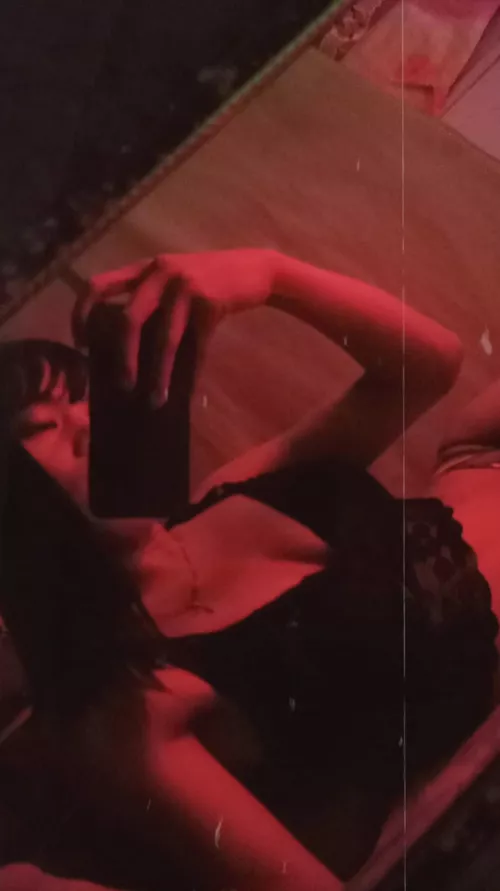 wanna join me at my redroom? 💋