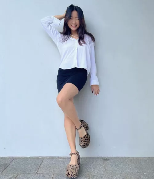 What do you think of these Asian girls in high heels?
