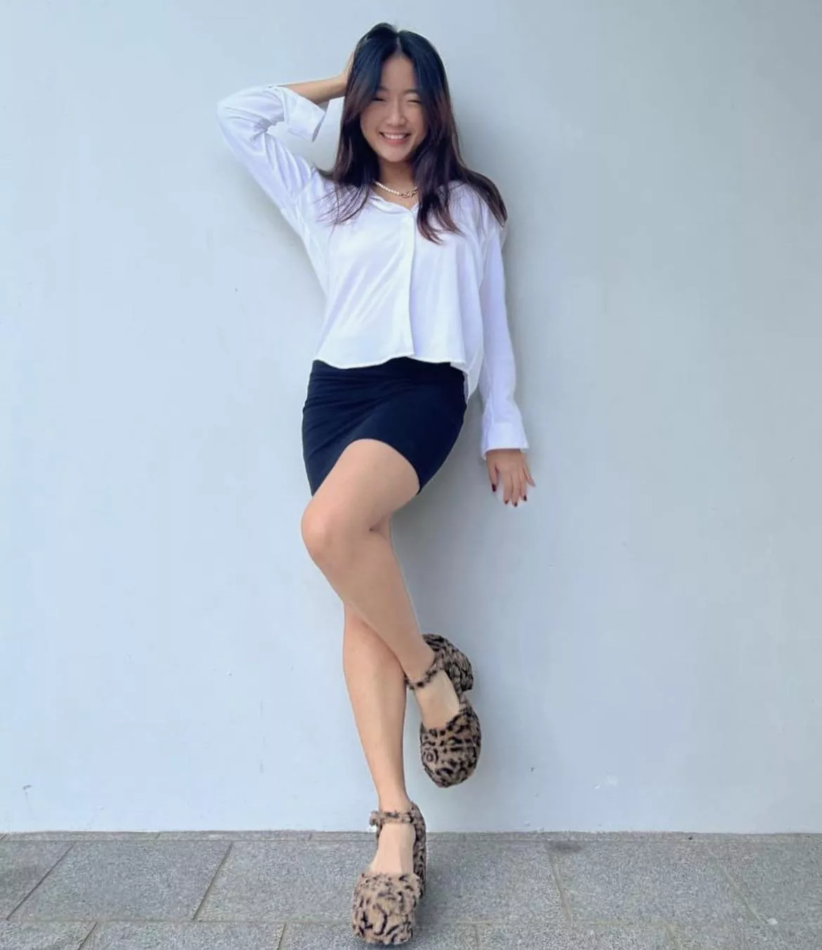 What do you think of these Asian girls in high heels?