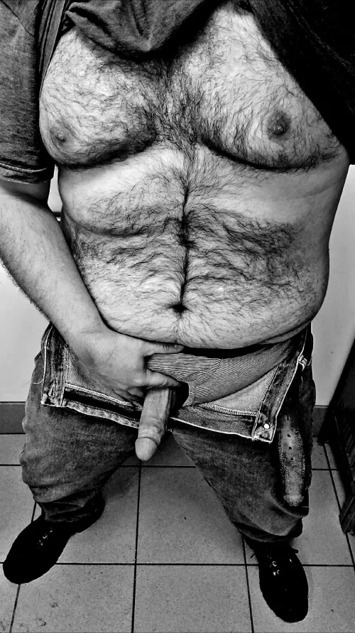 What's up studs. Bi bear here who's bicycle is going crazy. Craving some thick cock and a furry ass. (43)