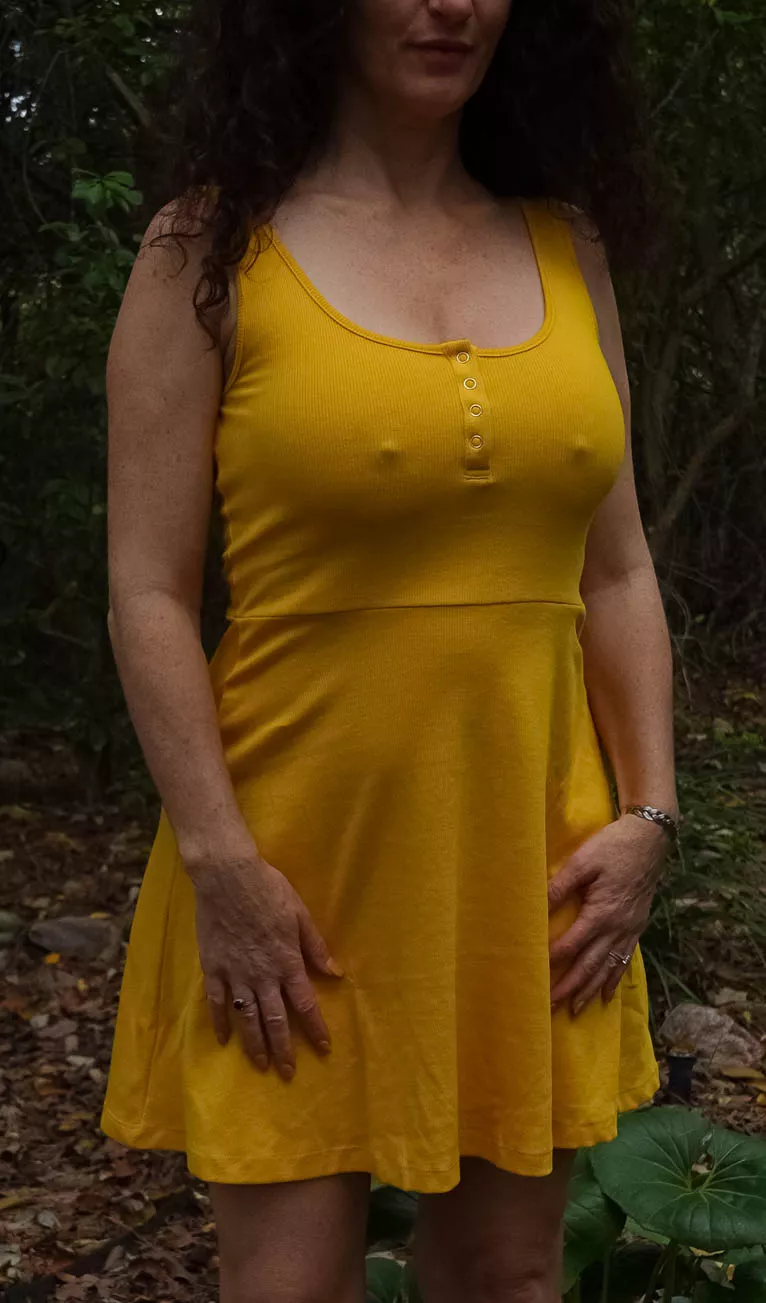 Yellow is a good color on me