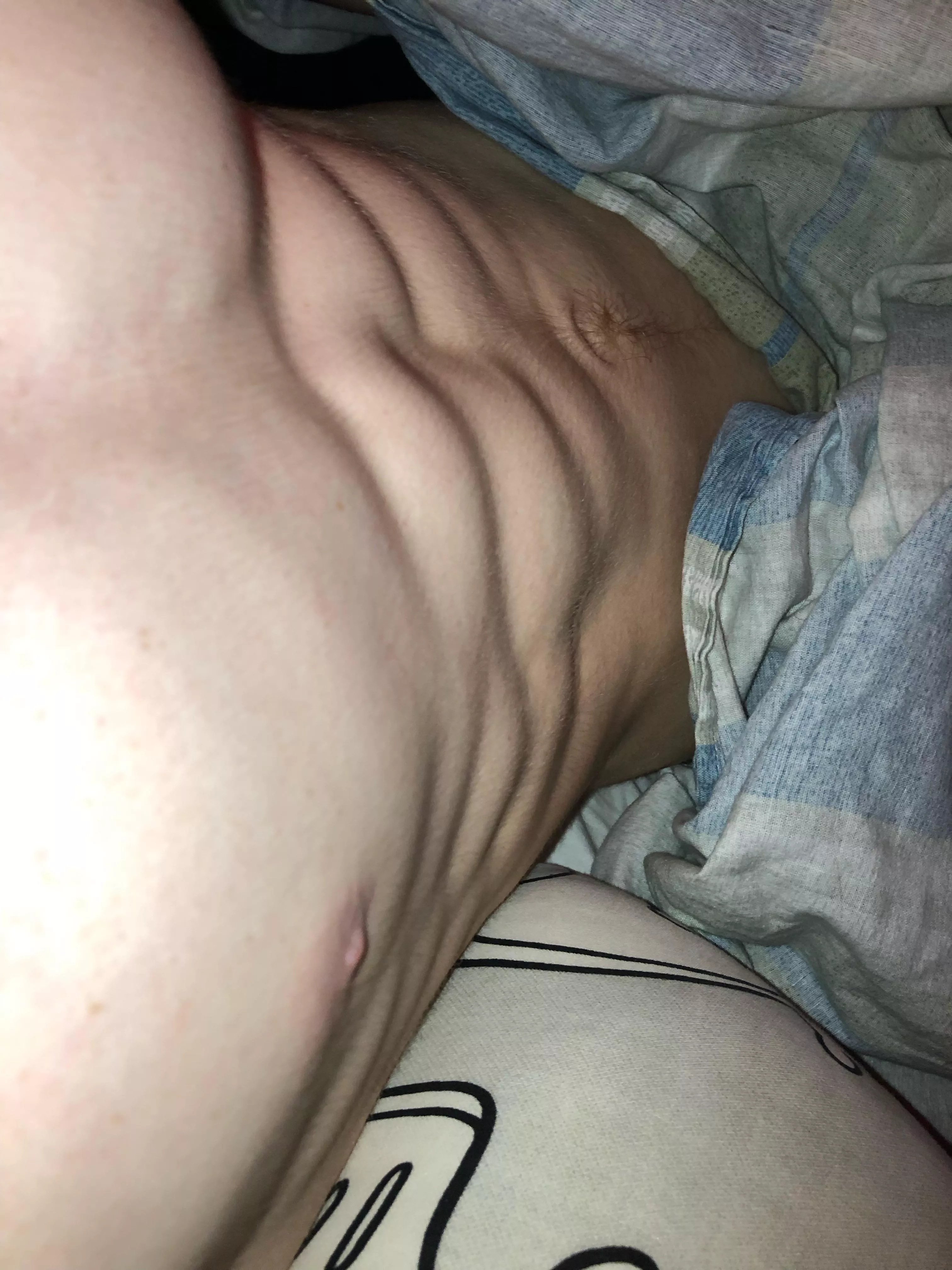 18 from Sweden looking for hot dudes. Hmu with Face @shoomo_1