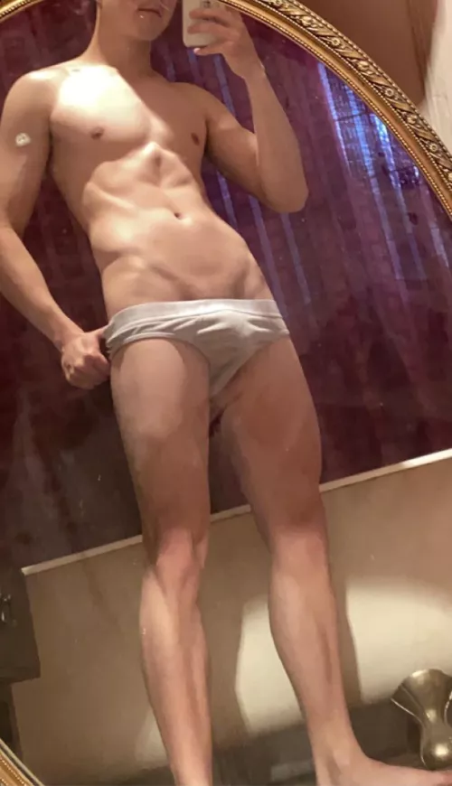 19 looking for fit guys to trade, dm for snap