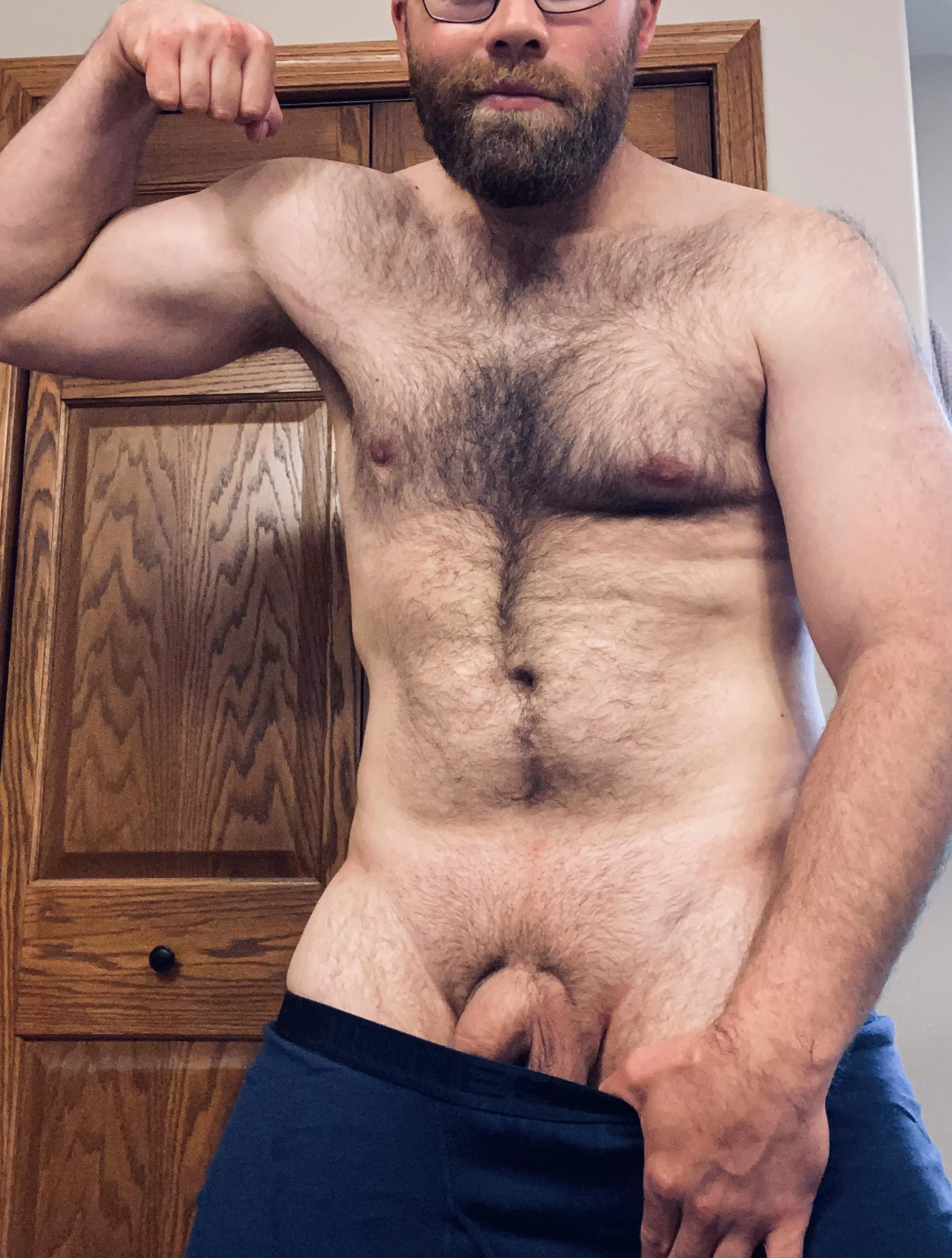 [31] It’s cold/rainy outside…stay inside with this 6’5” dadbod?