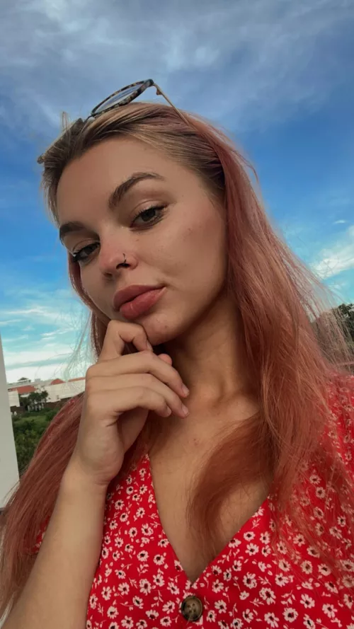 A warm day I put on a dress but didn't put on panties :)