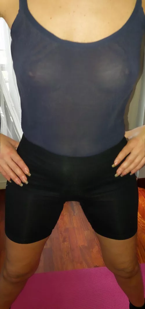 Better not to be completely naked at home (F)48