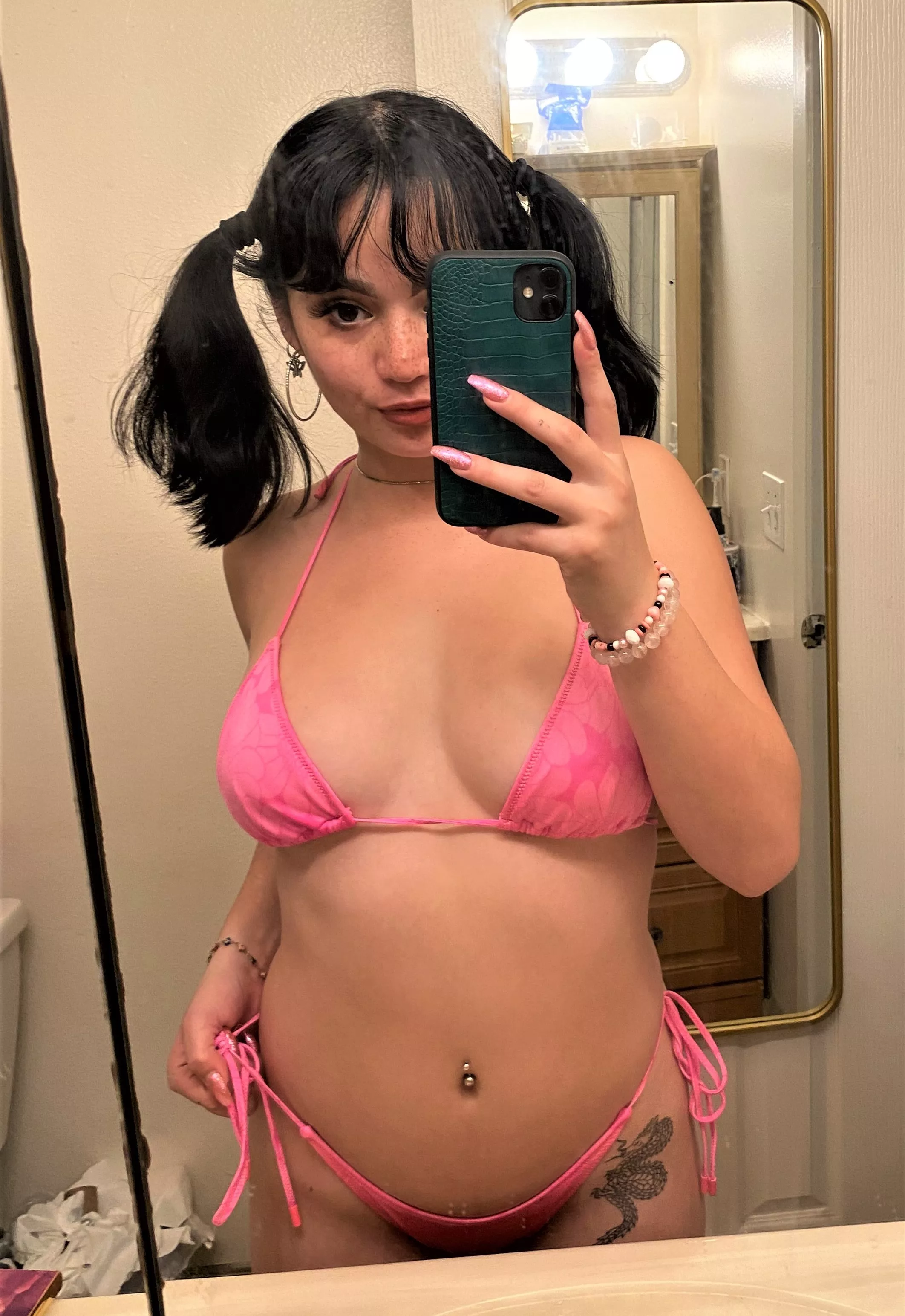 Can you help me contain my tits