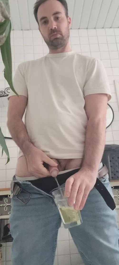 Filling my cup of tea💦