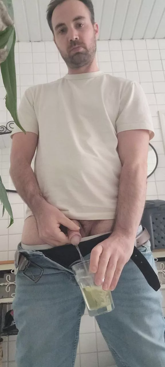 Filling my cup of tea💦