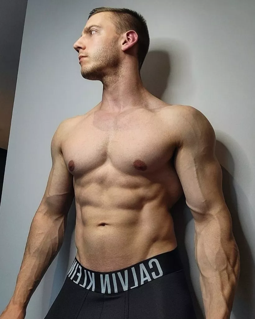 How do you like my physique 😏..?