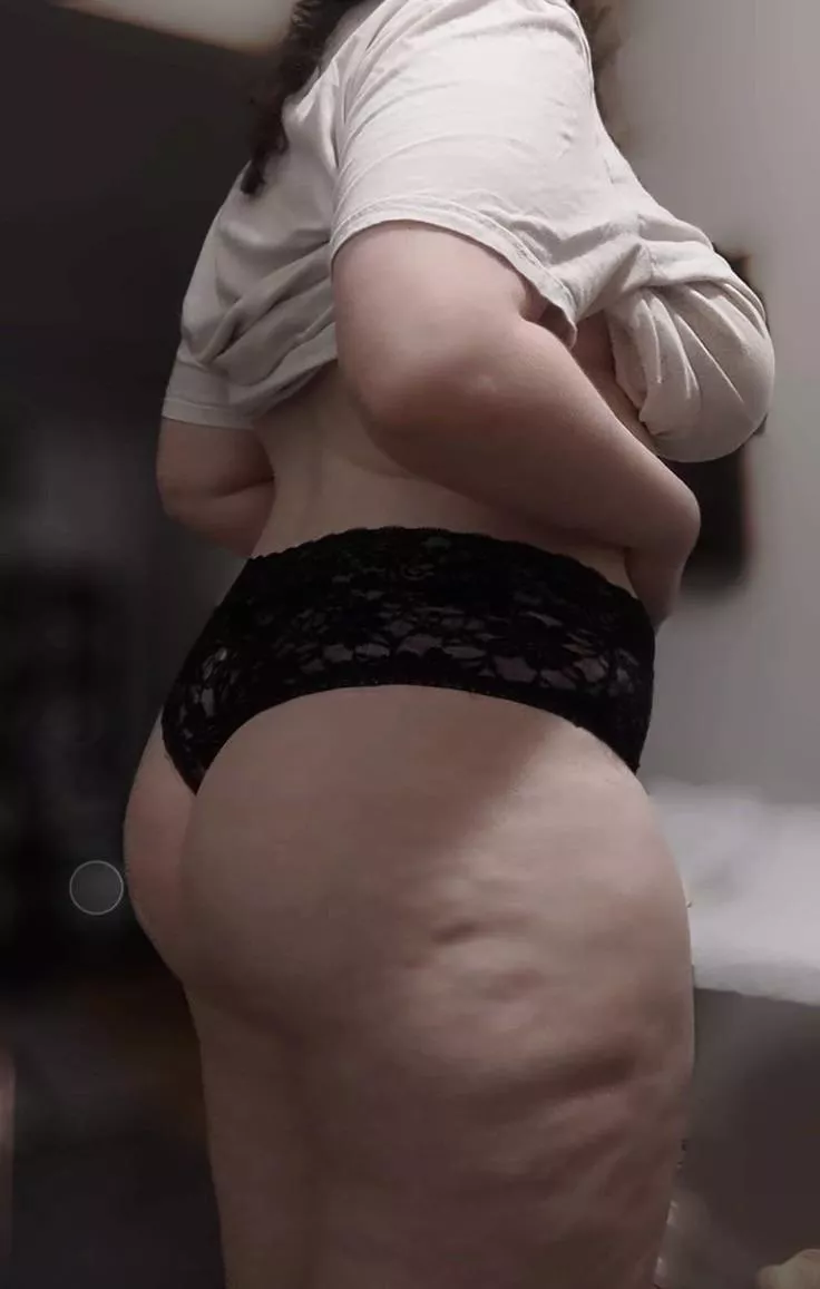 I want your massive cock ramming my pussy