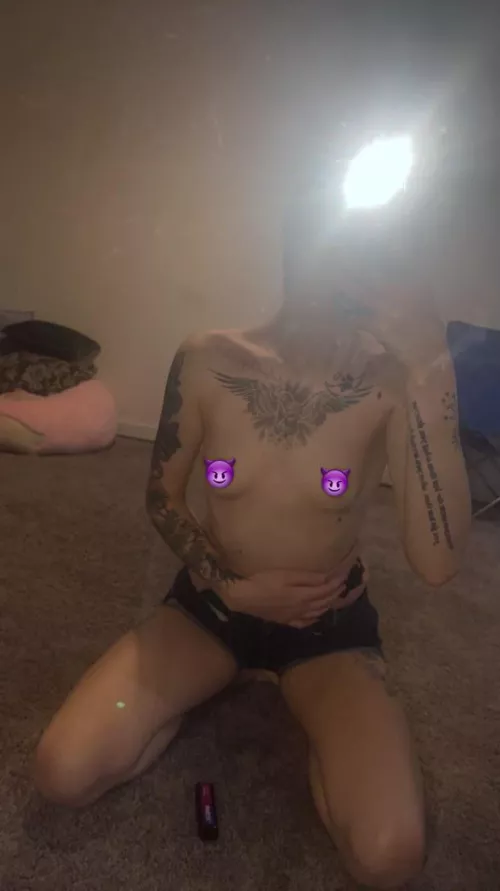 I’m all alone and so bored tonight🥺won’t you cum have fun with me daddy?😘😈