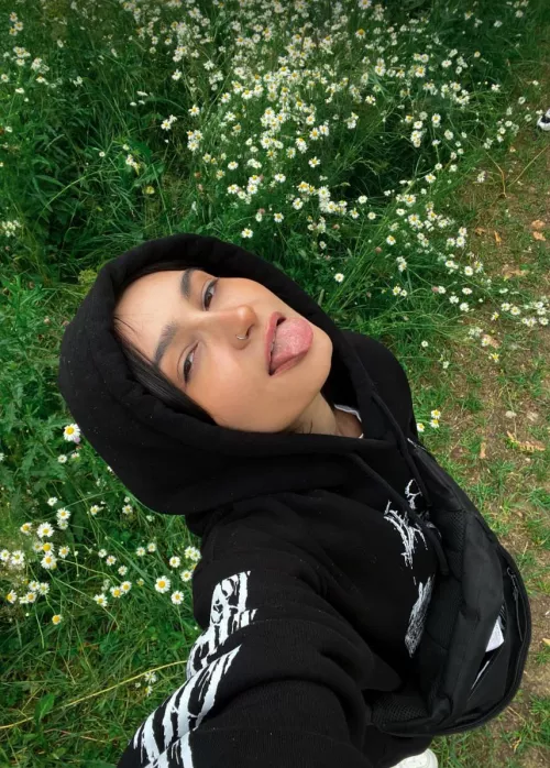 jerk on me o i jerk yours 🤤😊