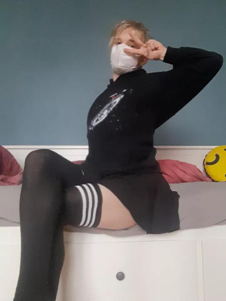 Just came out of the shower. Do I look cute?