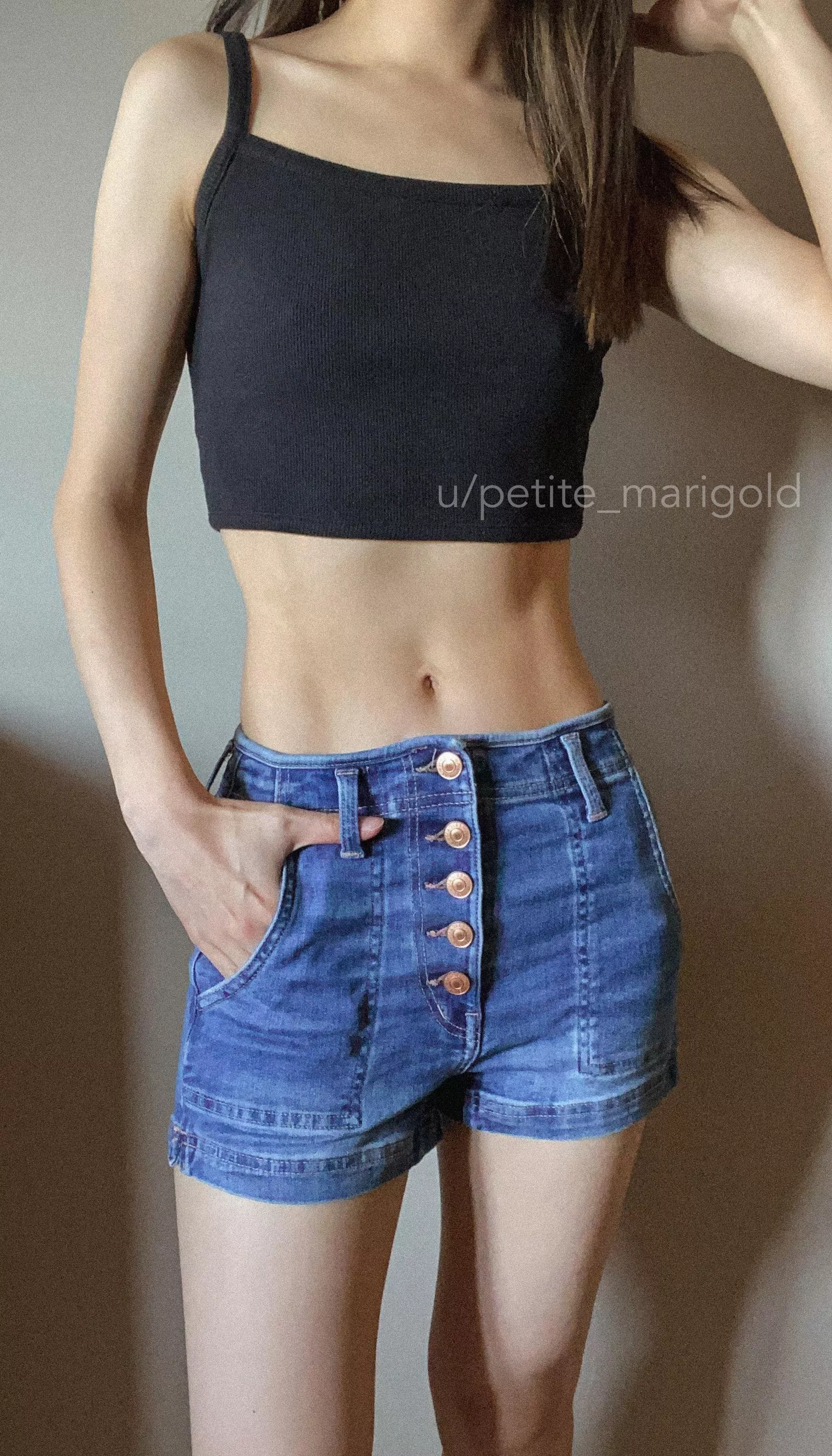 Just wanted to show you my toned tummy 🧡