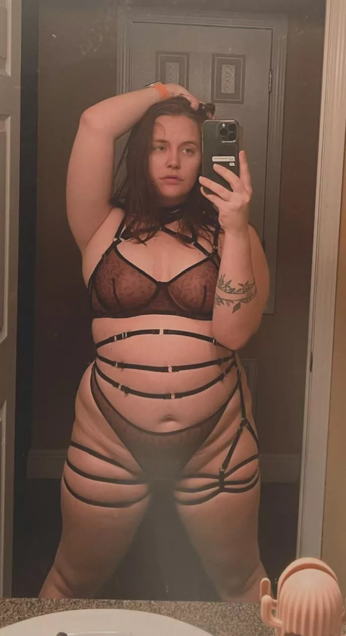 Keep the lingerie on or take it off before we fuck?