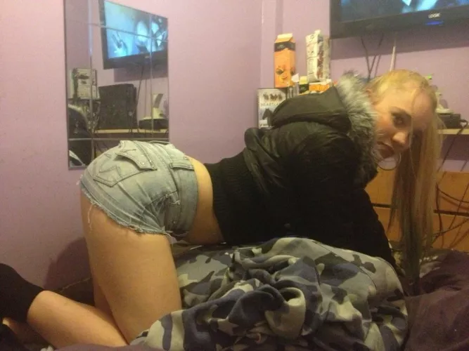 Little chav slut ready for an arse fucking 🤪🤪